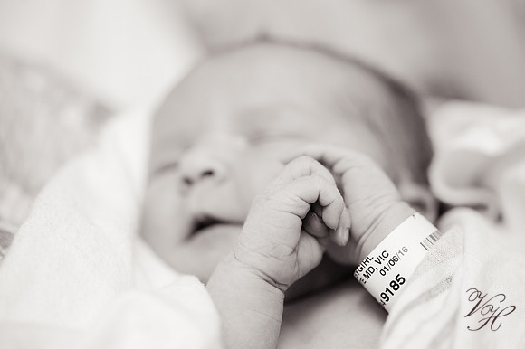 Amelia.bw-135